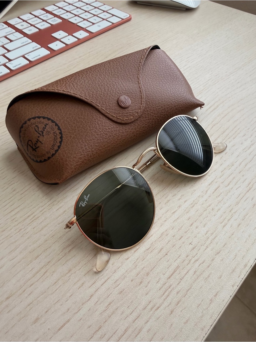 Ray-Ban Round Metal Gold Sunglasses with Green Lenses - Picture 3 of 5